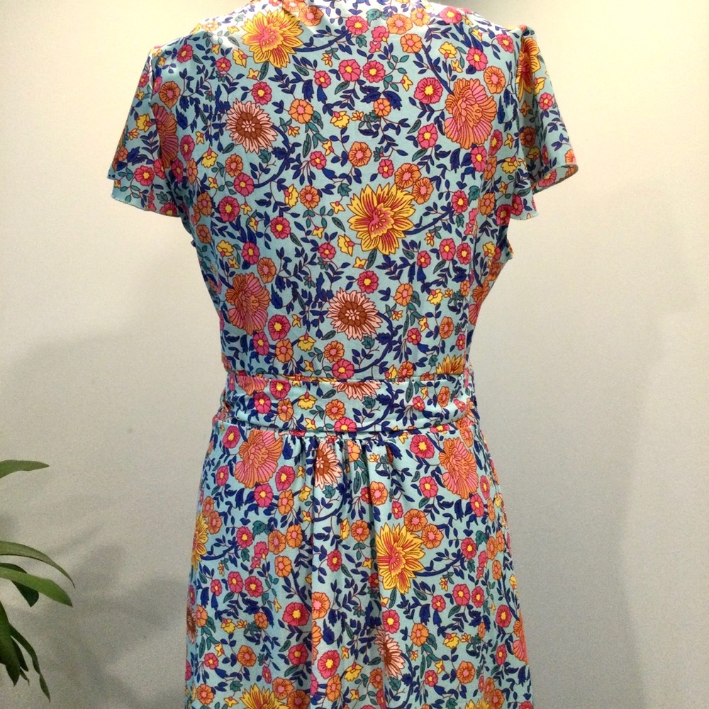 Gorgeous Floral Wrap Dress - Picture 9 of 13